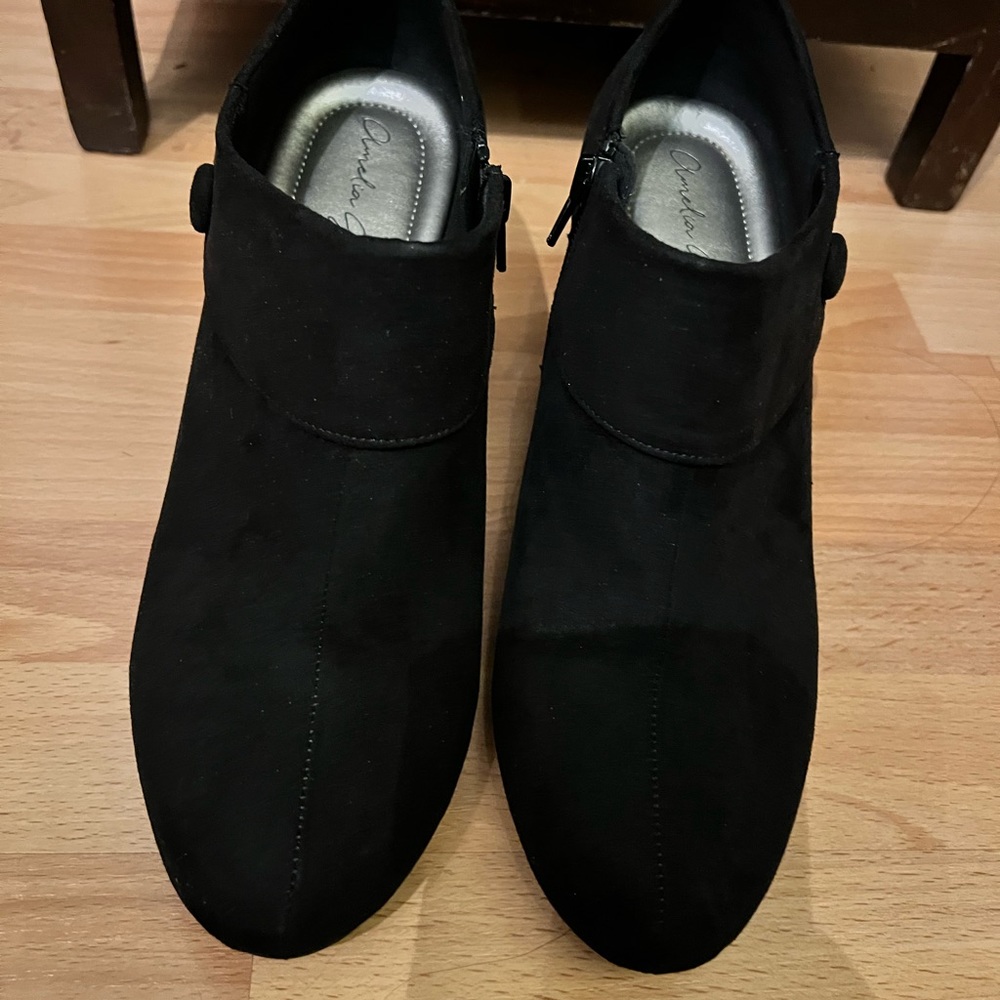 Amelia Grace Astana Black Bootie Size 9.5